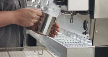 Buharlı süt veya sıcak kakao