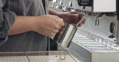 Buharlı süt veya sıcak kakao