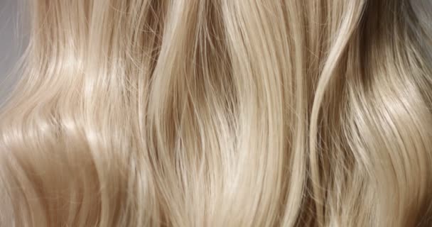 Közelről videó vagy womans szőke haj