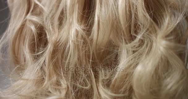 Použití lak na vlasy na blond vlasy