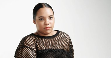 Artı boyutu model stüdyo çekimi