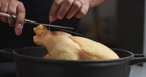 Male chef preparing roast chicken with orange and rosemary — Stock Video