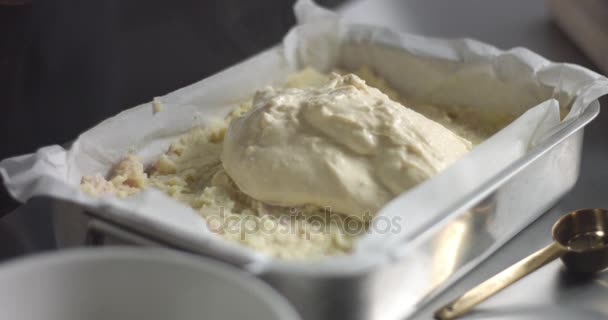 Приготування картопляного хліба тортильї — стокове відео