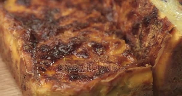 Aardappel brood tortilla espanola — Stockvideo