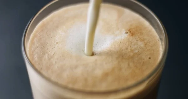 Mocca kahve veya sıcak kakao yapma Stok fotoğrafçılık ©kazzakova