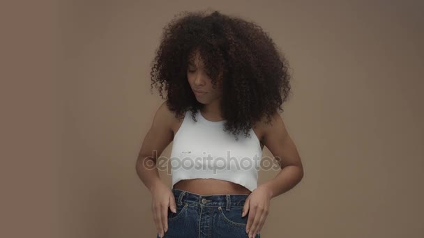 Mixed race black woman portrait with big afro hair, curly hair — Stock Video