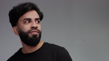 paranoic garip garip arıyorum bana yardımcı olanvarmı adam vurguladı