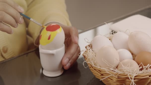 Húsvéti tojás festés, színezés — Stock videók