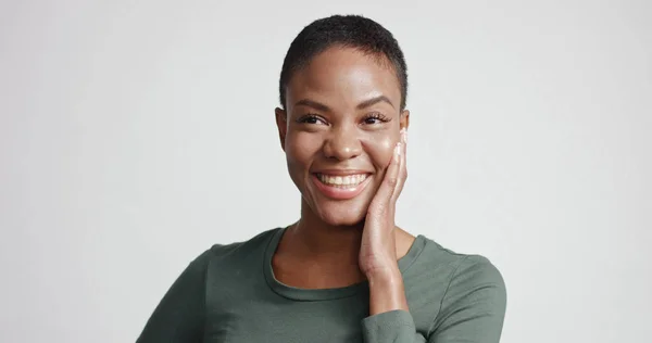 Black woman with a short haircut in studio shoot — Stock Photo, Image