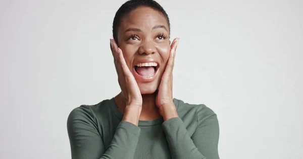 Black woman with a short haircut in studio shoot — Stock Photo, Image