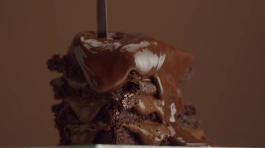 chocolte farklı doku ile krem ile çikolatalı kek