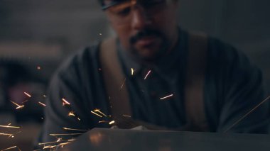 Endüstriyel değirmeni kullanarak alt