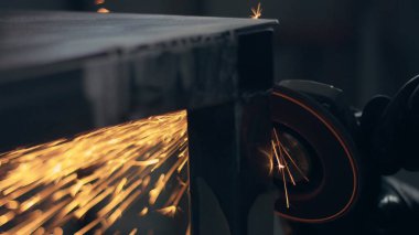 Endüstriyel değirmeni kullanarak alt