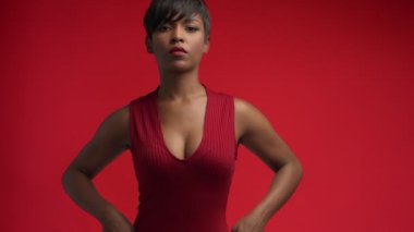 hanımefendi kadın kırmızı kırmızı