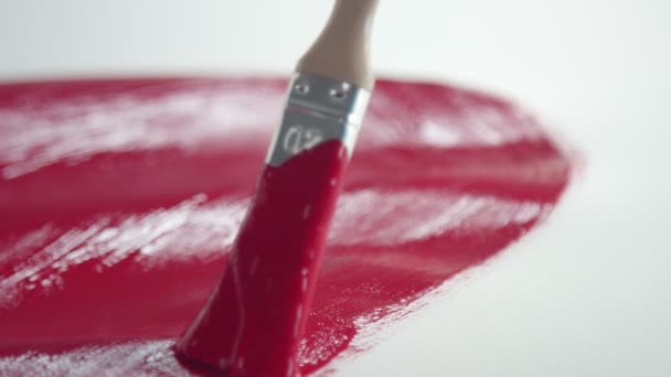Closeip macro of painting brush with red color acryl paint — Stock Video