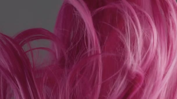 Розовый креативный цвет текстуры волос крупным планом — стоковое видео