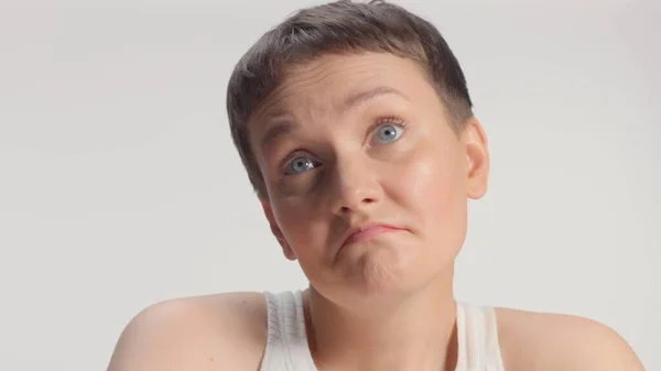 Woman in studio making faces — Stock Photo, Image