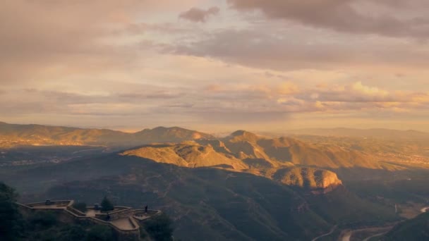 Paesaggio montano in Spagna zona Montserrat al tramonto — Video Stock