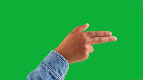 Mano masculina hacer un gesto de arma en cromakey verde — Vídeos de Stock