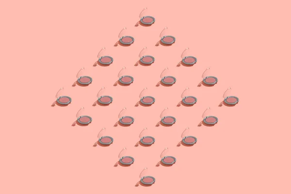 Een blos doos vierkant patroon op een roze achtergrond — Stockfoto