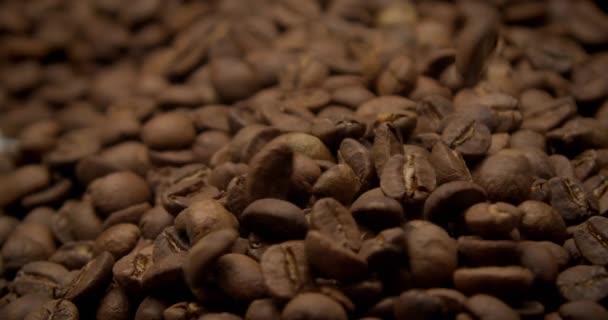 Chute des grains de café au ralenti de 120 ips — Video