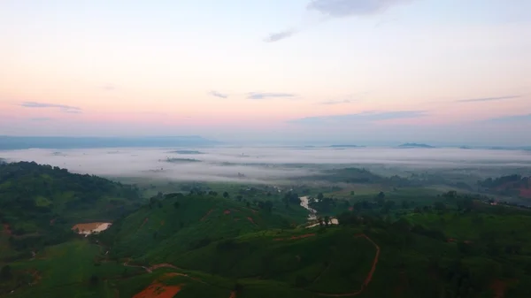 Berglandschaft am Morgen in Thailand. — Stockfoto