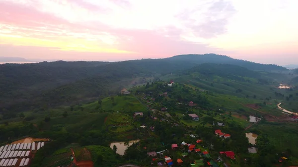 Berglandschaft am Morgen in Thailand. — Stockfoto