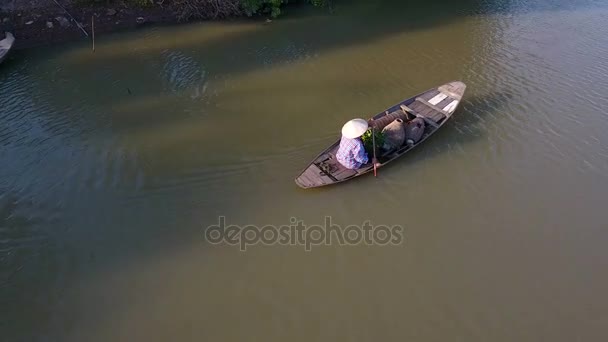 Pescatori Thailandesi Pescano Nel Fiume Con Una Pagaia Non Motorizzata — Video Stock