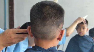 Tay çocuklar onların saç tatil dekorasyon vardır.