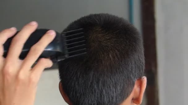 Thailändische Kinder Schmücken Ihre Frisuren Urlaub — Stockvideo