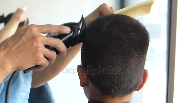 Thai children are decorating their hairstyles on holiday. — Stock Footage Thai Children Decorating Hairstyles Holiday Video Clip