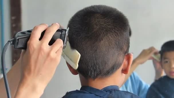 Thai children are decorating their hairstyles on holiday. — Stock Footage Thai Children Decorating Hairstyles Holiday Video Clip