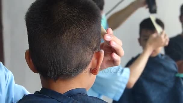 Crianças Tailandesas Estão Decorando Seus Penteados Férias — Vídeo de Stock