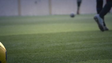 Futbol eğitim alanı gençlik için Tayland atmosferini