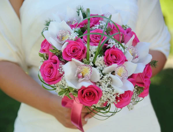 Pernikahan karangan bunga dengan mawar — Stok Foto