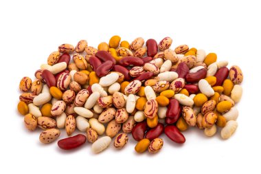 Beyaz arkaplanda karışık fasulye grubu