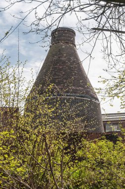 Aşırı büyümüş şişe fırın ve Stoke on Trent