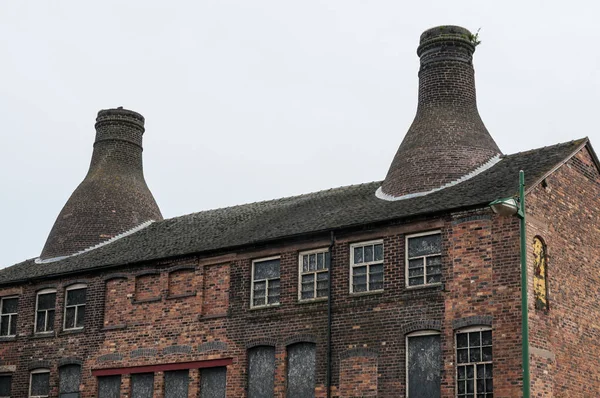 Bottle Kilns in a Pottery factory — Stock Photo, Image