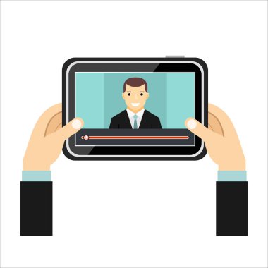 Online konferans, çevrimiçi öğreticiler, webinar, web istişare, video düz illüstrasyon izliyor. Ellerini tutar tablet.