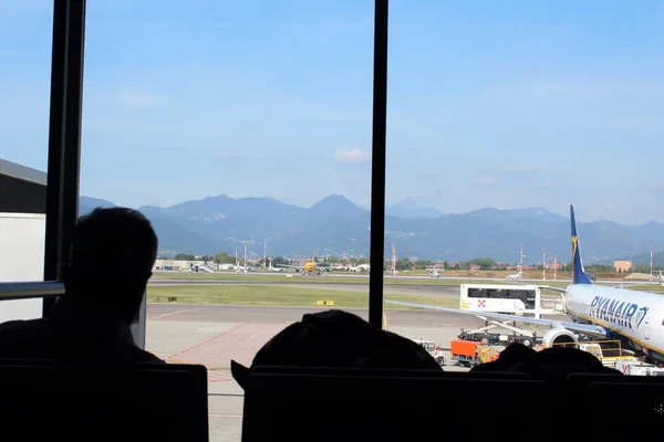 2019 Bergamo Aeropuerto Orio Serio Imagen Evocadora Los Aviones Ryanair —  Fotos de Stock