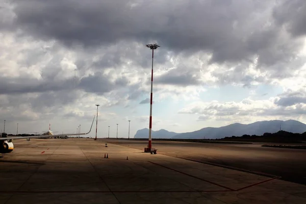 Evocadora Imagen Zona Aparcamiento Del Aeropuerto —  Fotos de Stock