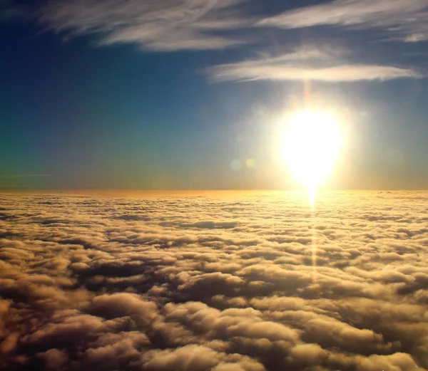 Espetacular Pôr Sol Visto Avião Com Nuvens Primeiro Plano Céu — Fotografia de Stock