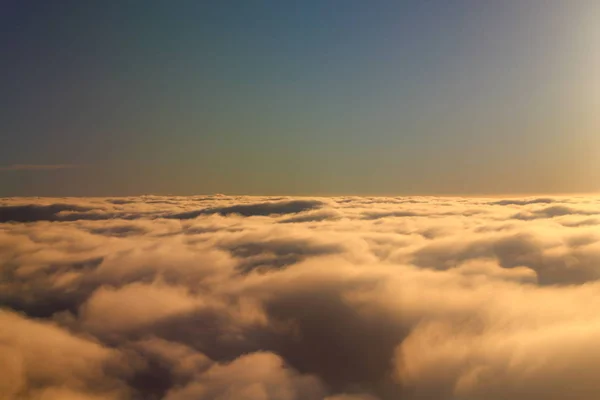 Espetacular Pôr Sol Visto Avião Com Nuvens Primeiro Plano Céu — Fotografia de Stock