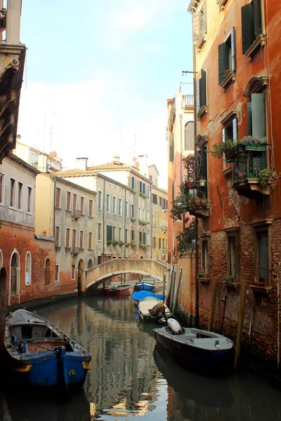 Venice Italy December 2018 Evocative Image Gondolas Boats Moored Canals — 스톡 사진