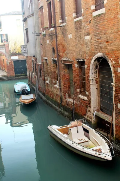 Velence Olaszország 2018 December Csatornák Mentén Horgonyzó Gondolák Csónakok Felidéző — Stock Fotó