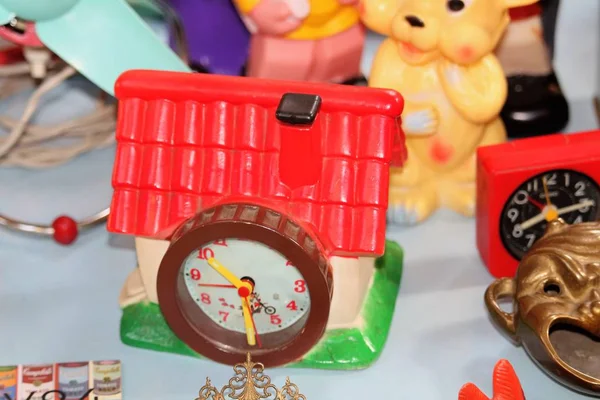 Lerin Oyuncak Saat Evinin Klasik Bir Pazardaki Canlandırıcı Görüntüsü — Stok fotoğraf