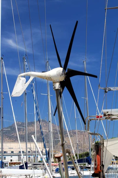 Evocadora Imagen Una Hélice Velero Con Mástiles Vela Fondo — Foto de Stock