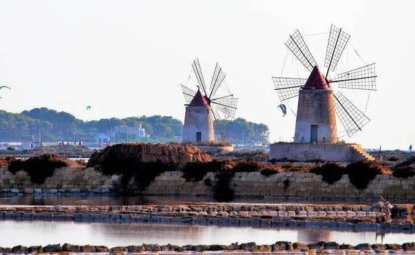 Stagnone Doğa Rezervi ya da Marsala, Trapani, Sicilya, İtalya yakınlarındaki 'Saline dello Stagnone' nin doğal rezervi.