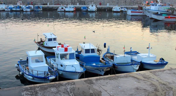 Image Évocatrice Des Bateaux Pêche Dans Port — Photo