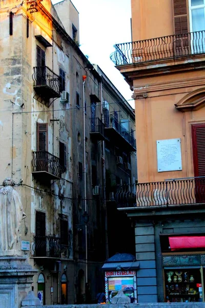 Imagem Evocativa Uma Antiga Rua Centro Histórico Palermo Itália — Fotografia de Stock